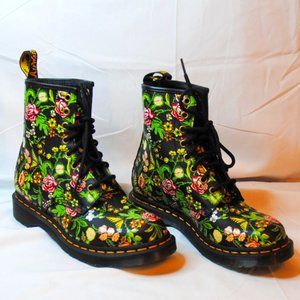 Dr. Martins Air Wair Bloom Combat Boots Size 7 NIB